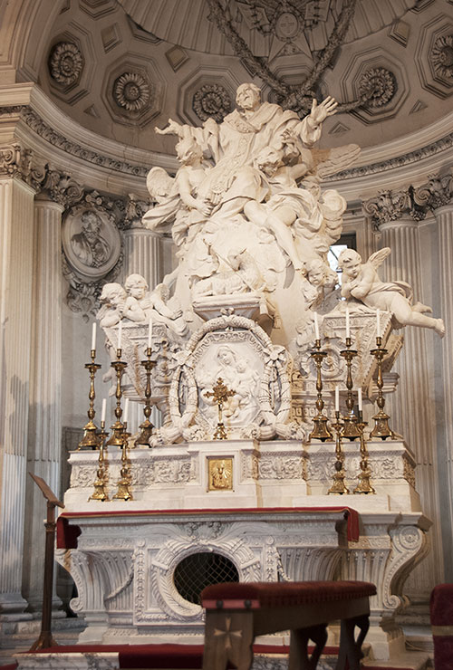 Altar in the Chapel of the Knights of Malta Palace